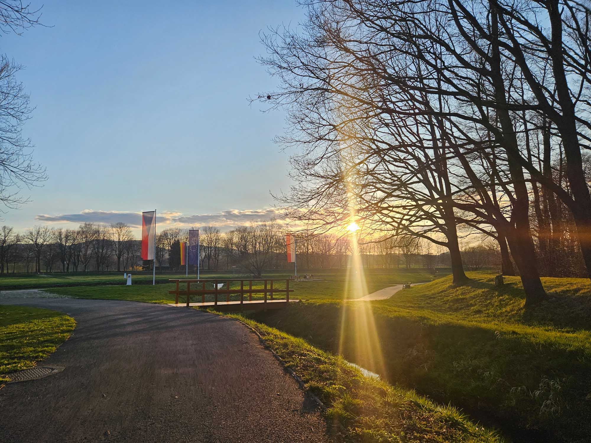 Hier spricht man viele Sprachen, aber alle meinen "Willkommen".